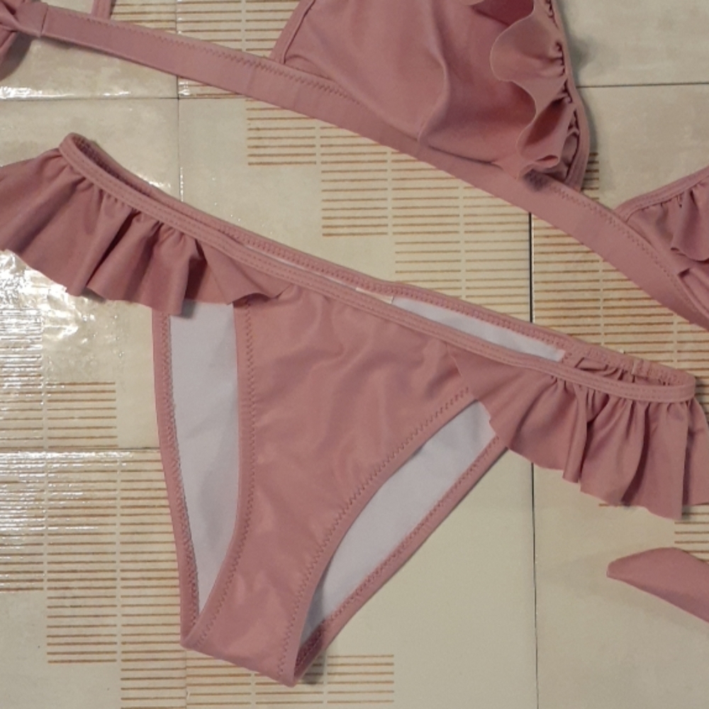 Pink ruffled bikini - Picture 2 of 4